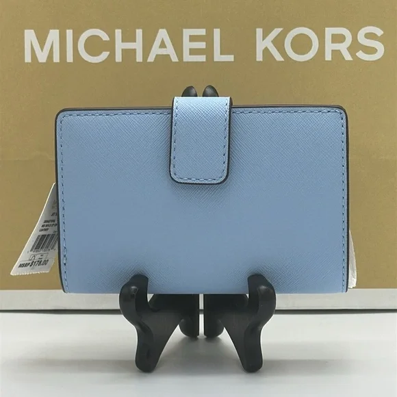 MICHAEL KORS Medium Saffiano Leather Bifold Zip CN Wallet
Sky Blue - Picture 6 of 14